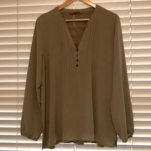 Katies XL Camo Green V-Neck Long Sleeve